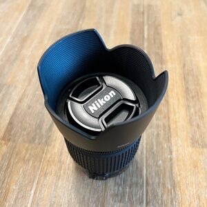 Nikon AF-S DX NIKKOR 55-200mm f/4-5.6G ED Zoom Lens w/ Caps & Hood